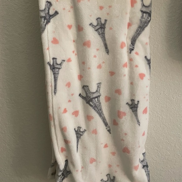 Betsey Johnson Plush Throw Blanket - Picture 3 of 3